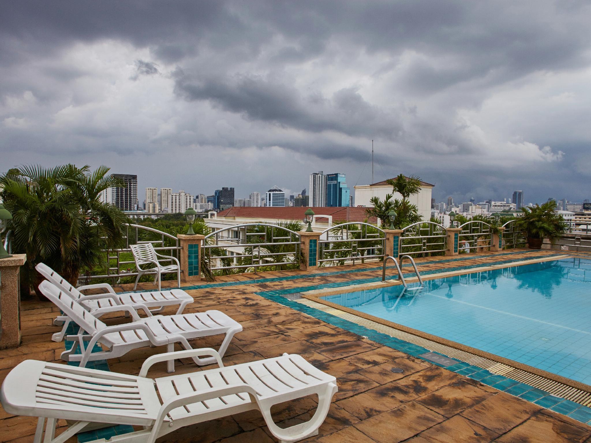 Royal Suite Hotel Bangkok Exterior foto