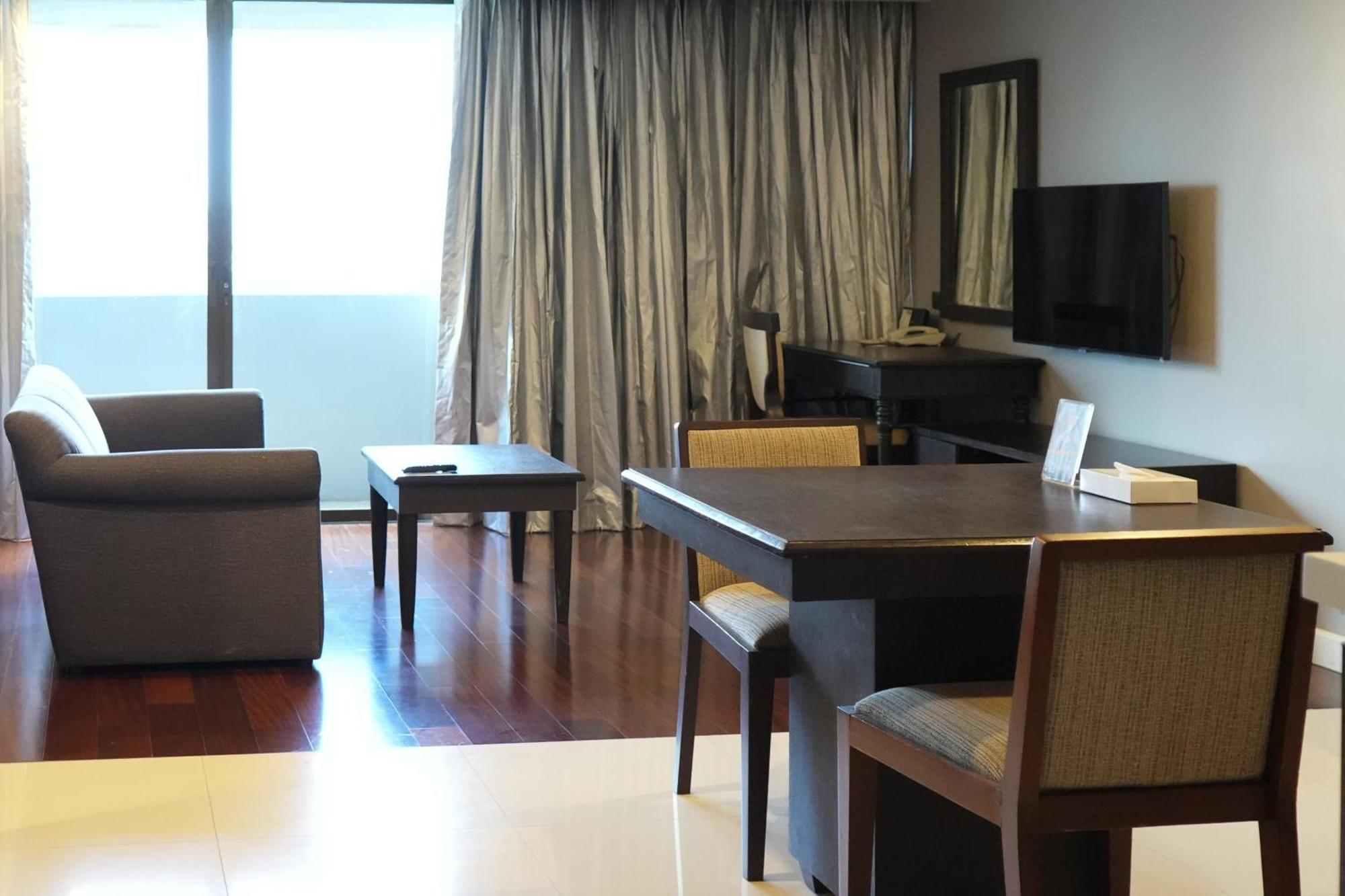 Royal Suite Hotel Bangkok Exterior foto