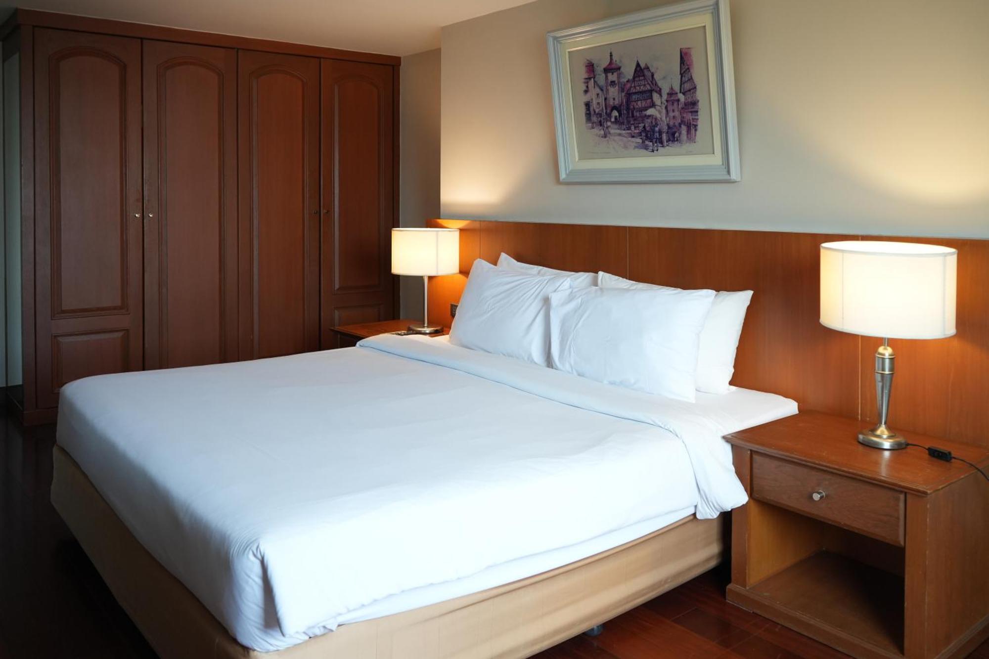 Royal Suite Hotel Bangkok Exterior foto