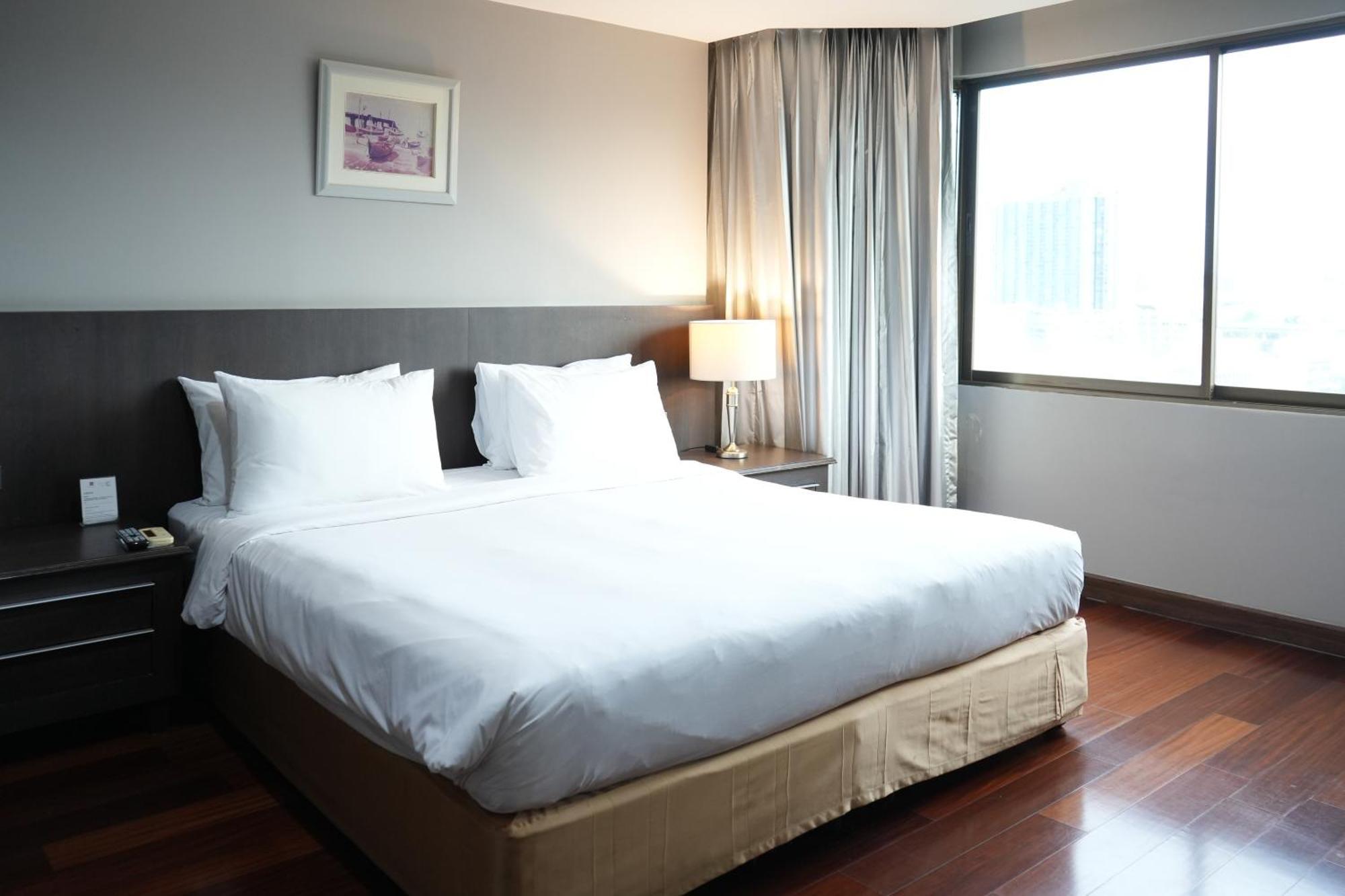 Royal Suite Hotel Bangkok Exterior foto