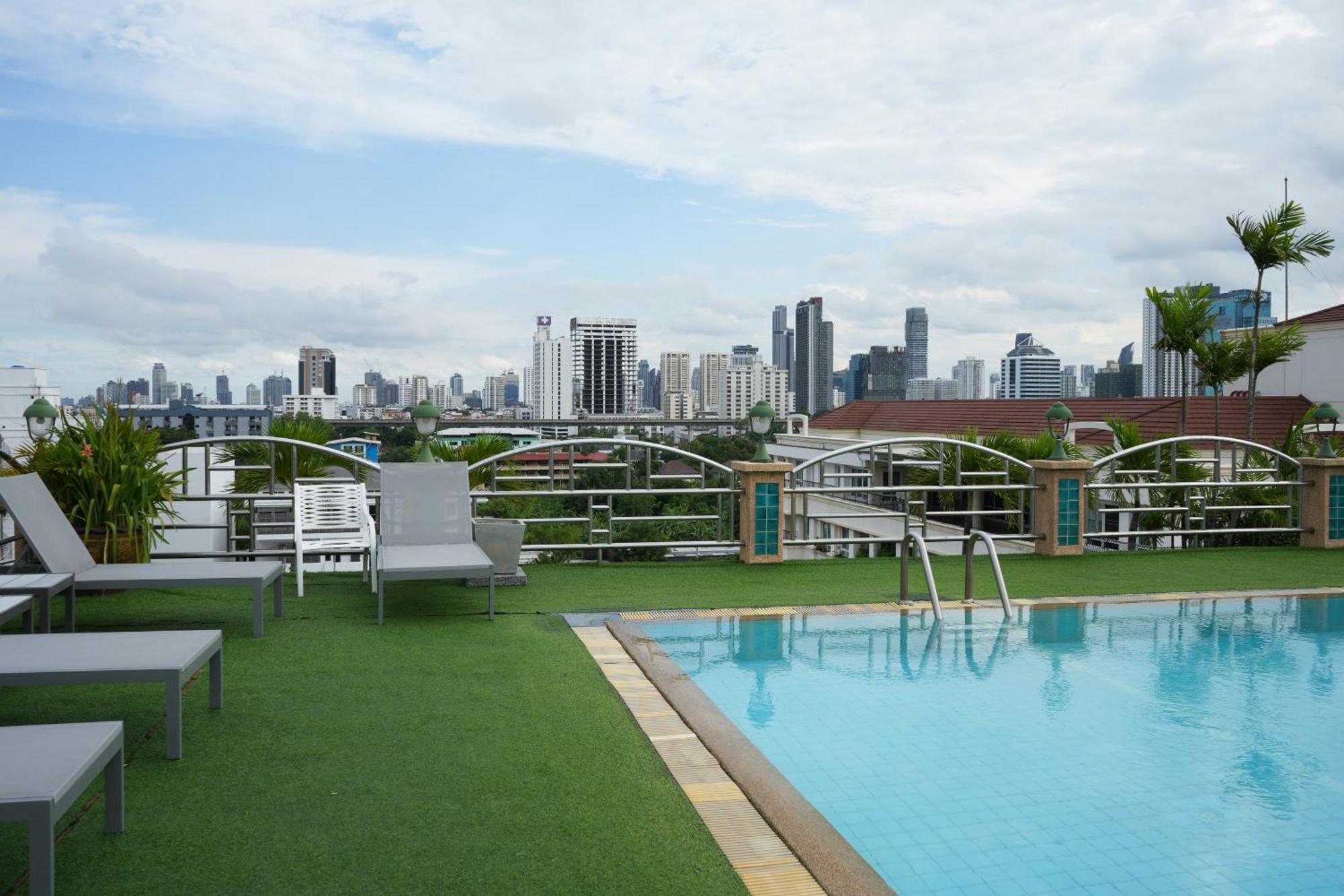 Royal Suite Hotel Bangkok Exterior foto