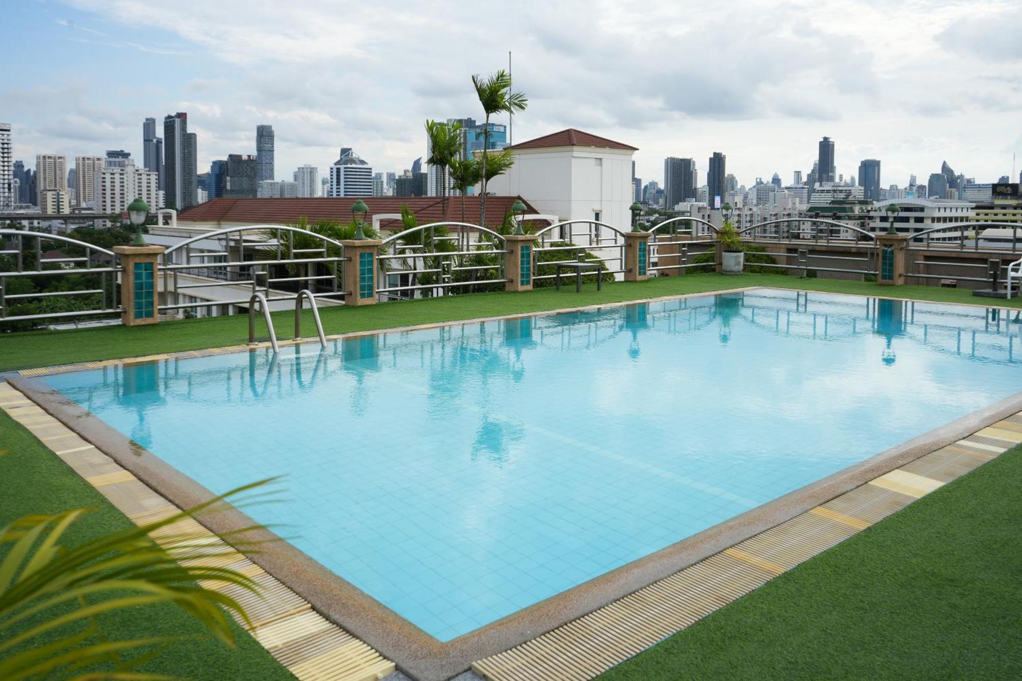 Royal Suite Hotel Bangkok Exterior foto