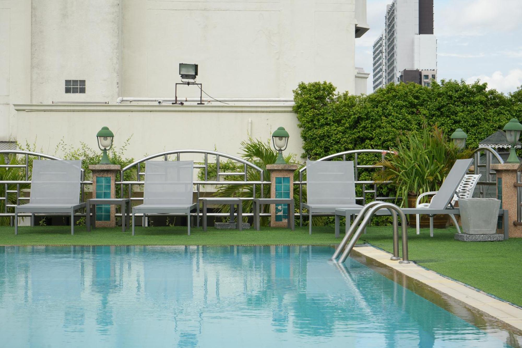 Royal Suite Hotel Bangkok Exterior foto