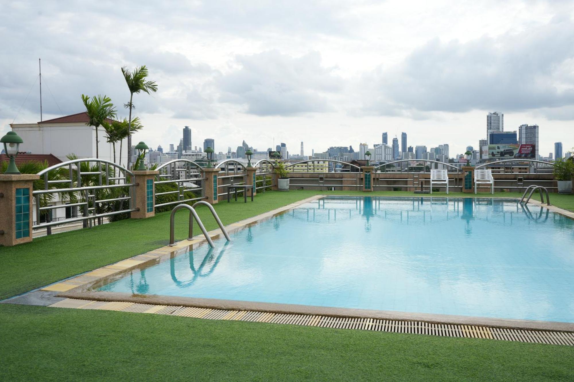 Royal Suite Hotel Bangkok Exterior foto